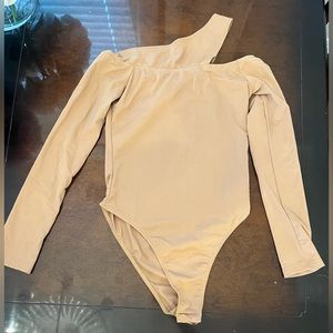 Nude shoulder sleeves bodysuit never worn medium